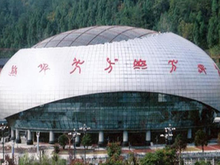 阿尔山体育中心球形网架加工安装